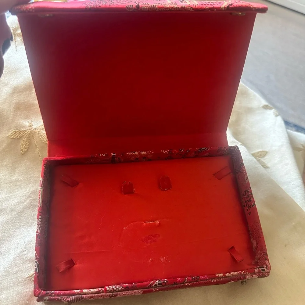 Vintage Asian Red Floral Silk Satin Fabric Covered Travel Trinket / Jewelry Box.